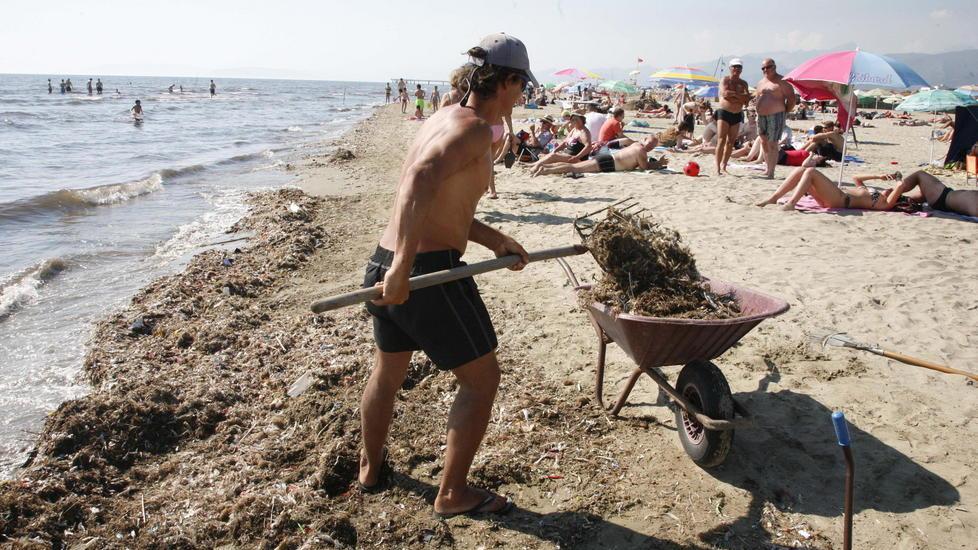 Indagine su lavarone e plastica controllate diverse aziende