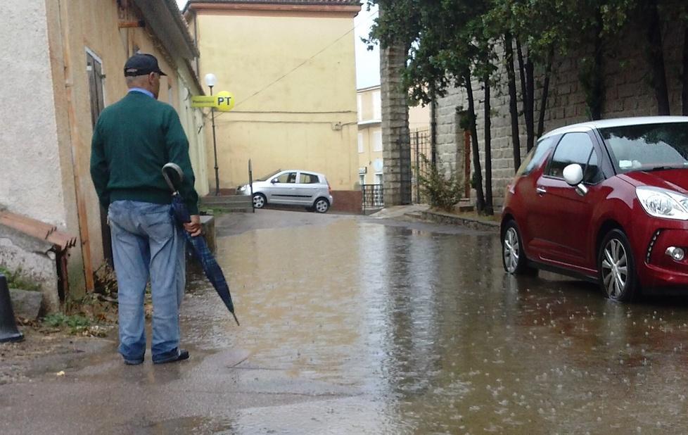 San Pasquale, le proteste non si fermano 