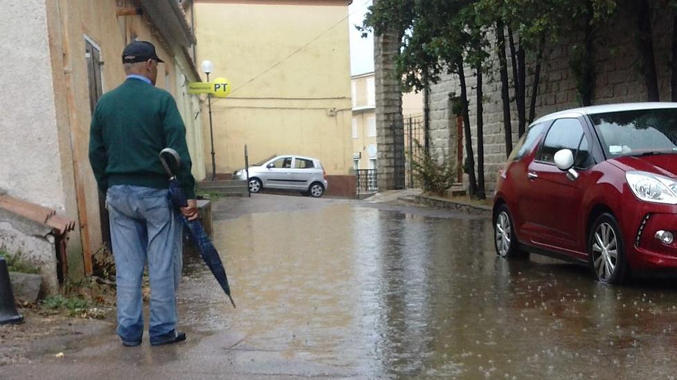 San Pasquale, le proteste non si fermano