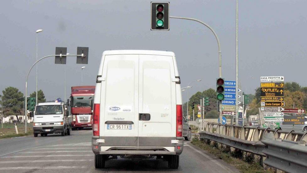 Scontro auto-moto Grave un uomo residente a Mesola