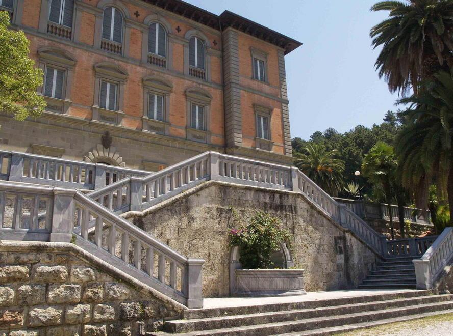 Villa Cavanis, dopo il furto la messa nera 