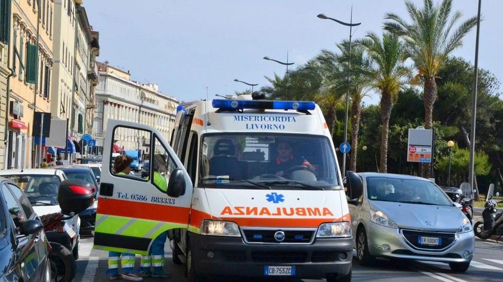 Investito sulle strisce sul lungomare