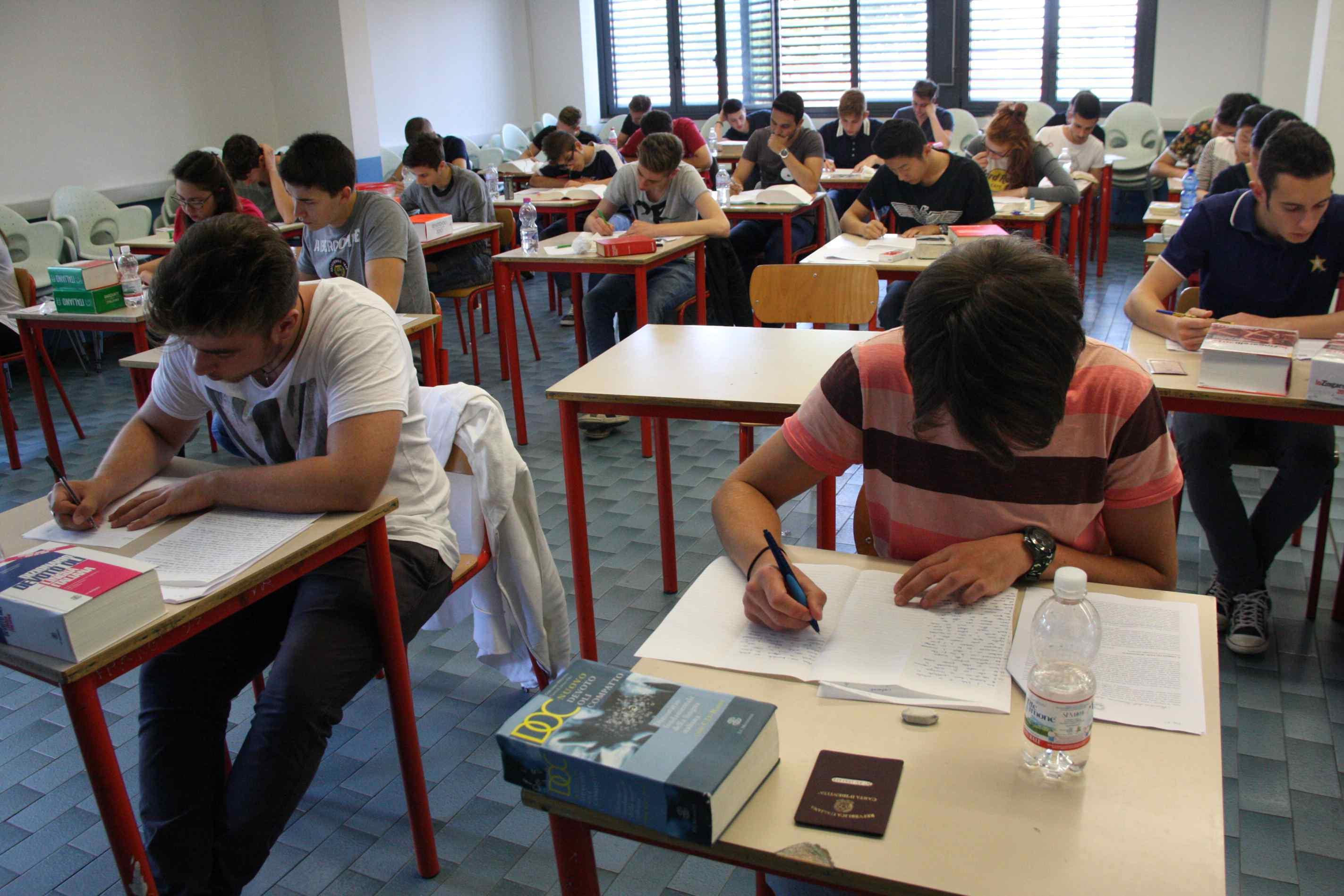 Maturità, le “voci” degli studenti dopo la prova di italiano - Video 