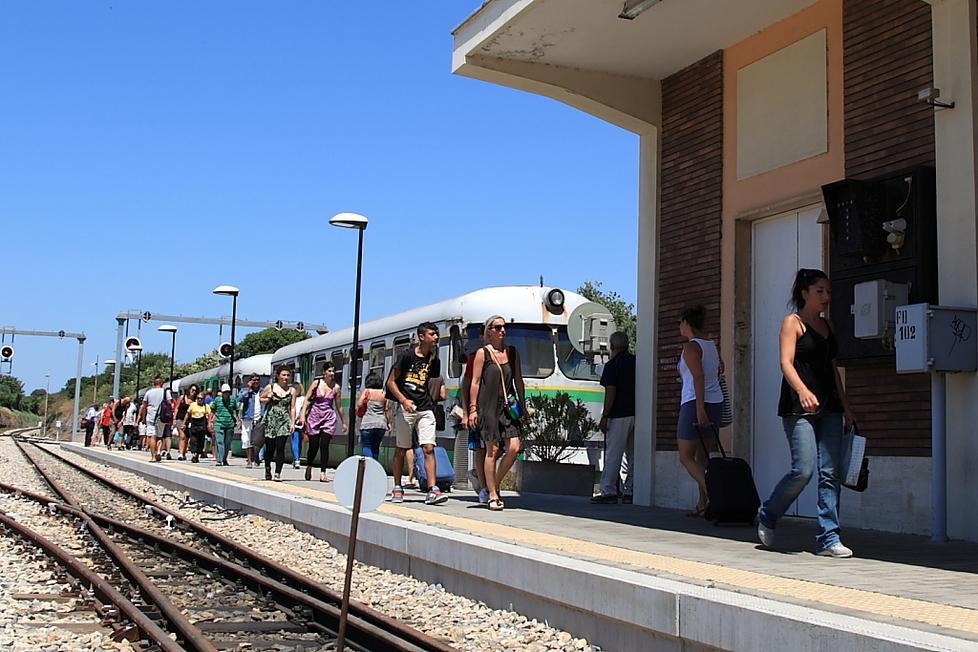 Treni fermi per manutenzione, al loro posto i pullman 