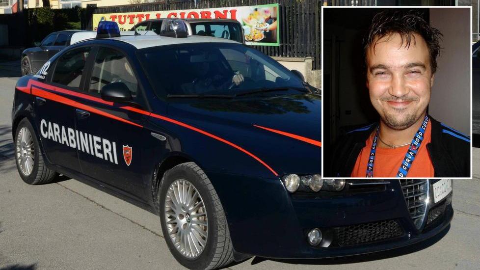 La madre lo trova morto nel garage di casa