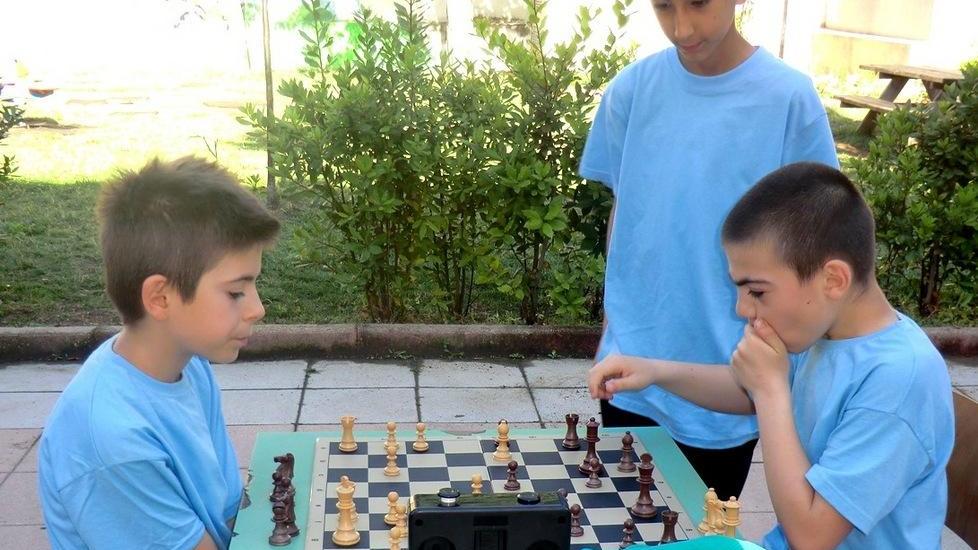 Gli alunni delle elementari si sono sfidati a scacchi