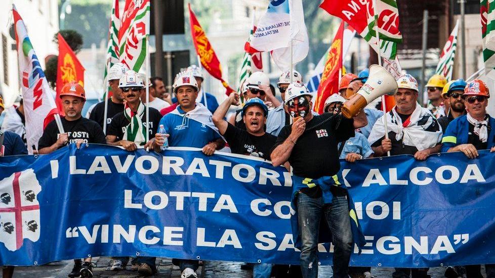 L’infinita agonia dell’industria nell’isola