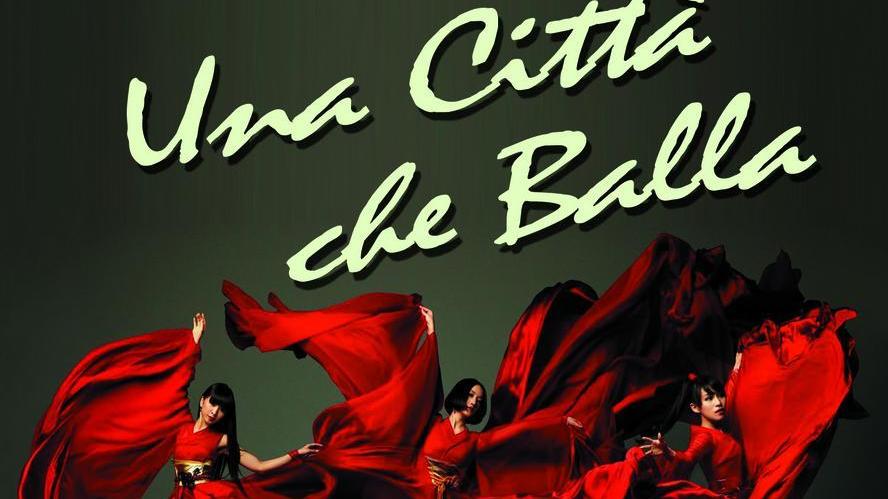 Danzatori invadono le strade e le piazze