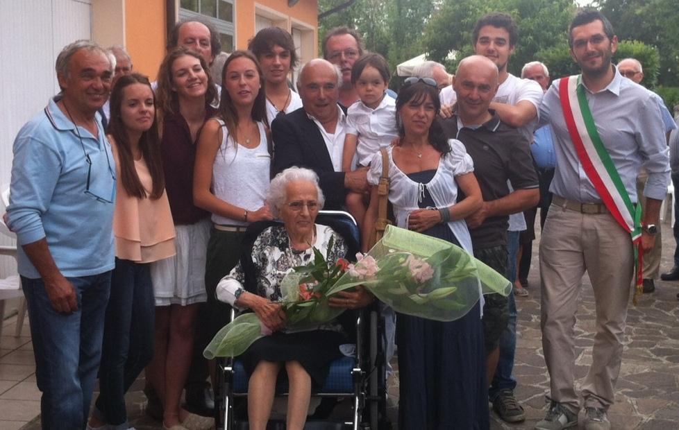 Festa per il secolo di nonna Oriele 
