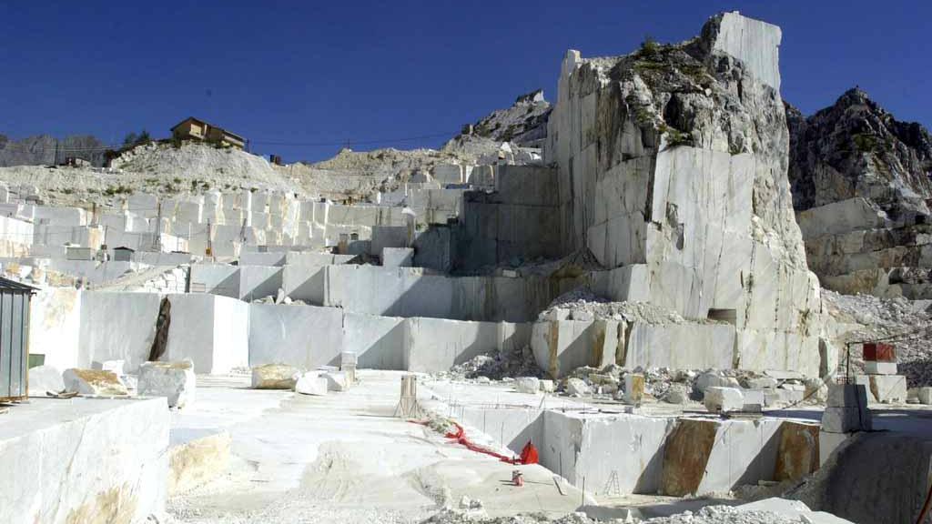 Carrara, dipendente della pesa aiutava ad evadere la tassa marmi