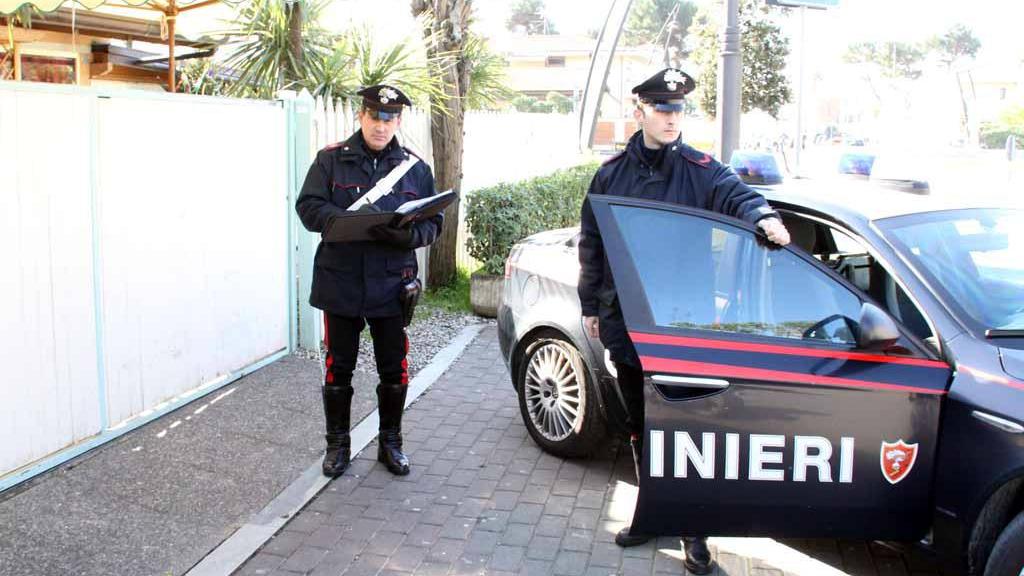 Si fa una targa di cartone, condannato a otto mesi
