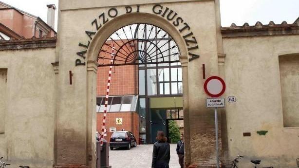 Medico radiato per maxi raggiro