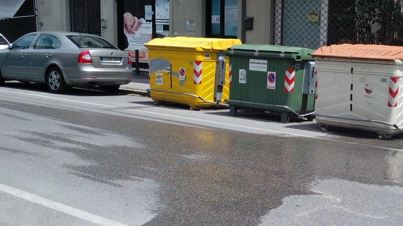 Prato, da tre giorni perdita d’acqua in via Arcangeli