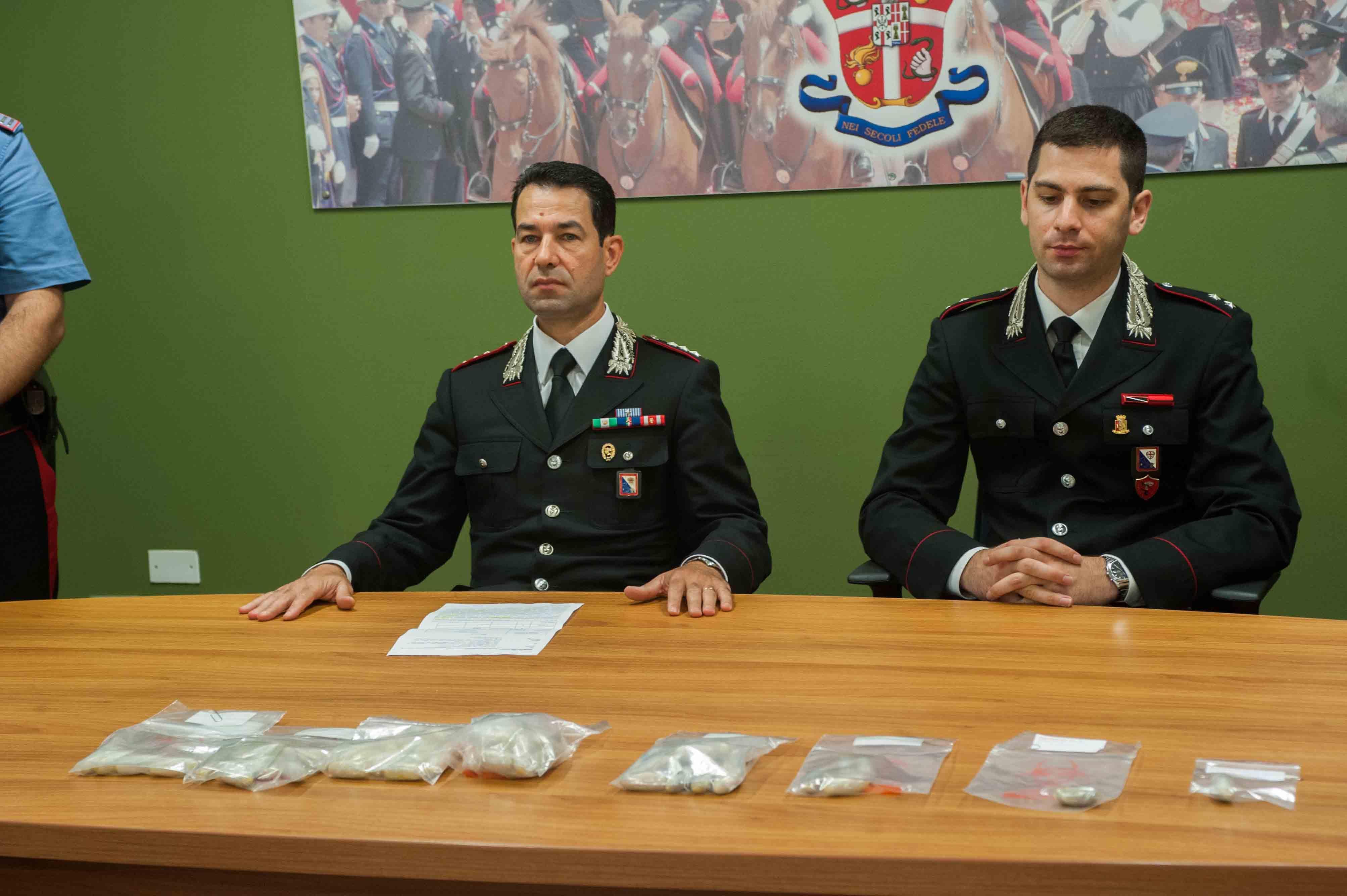 Da Torino in aereo con 70 ovuli di eroina in pancia: arrestata 