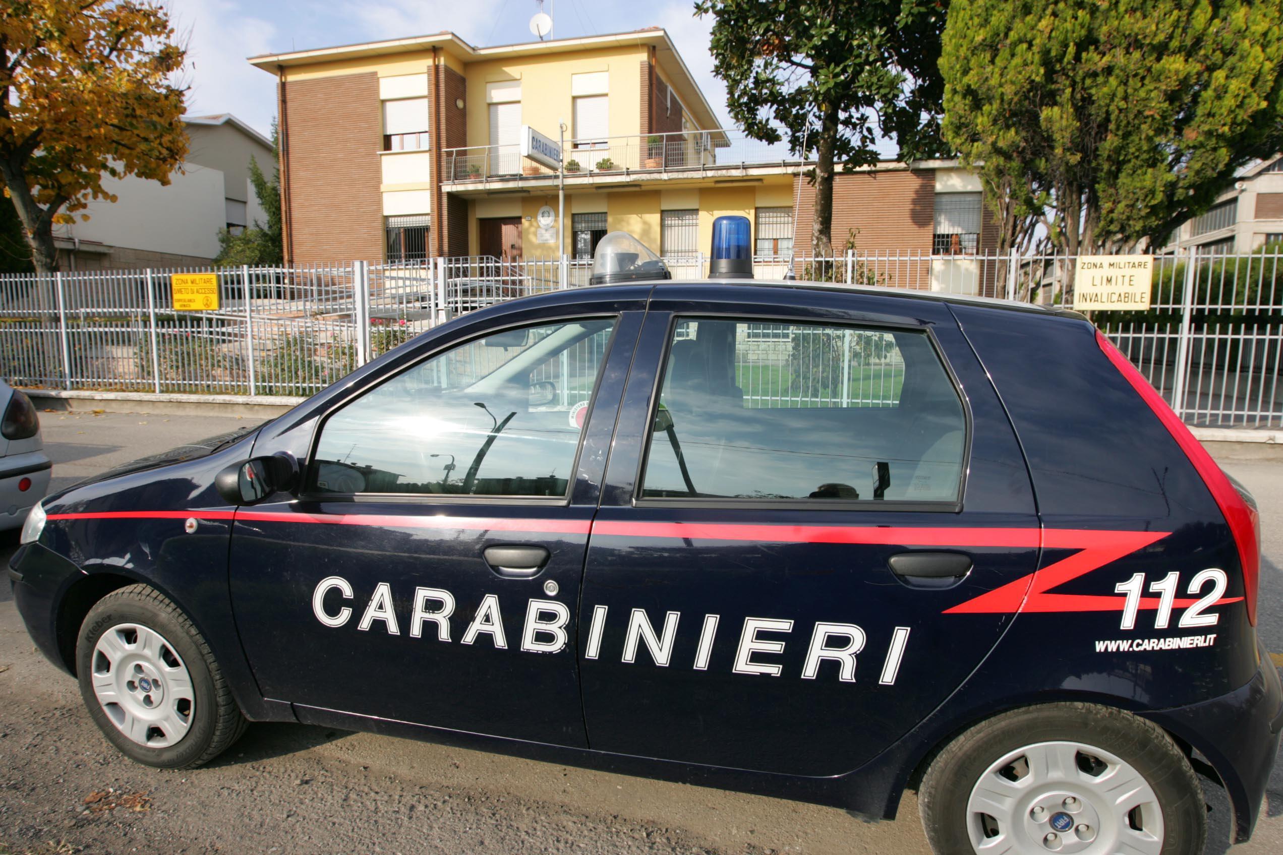 Marijuana negli slip e coltivazione in casa, 18enne denunciato 