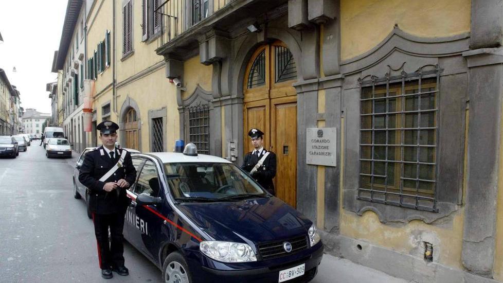 Frecce scagliate contro le case dopo il furto