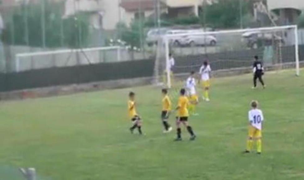Un pugno dall’avversario, baby calciatore messo ko 