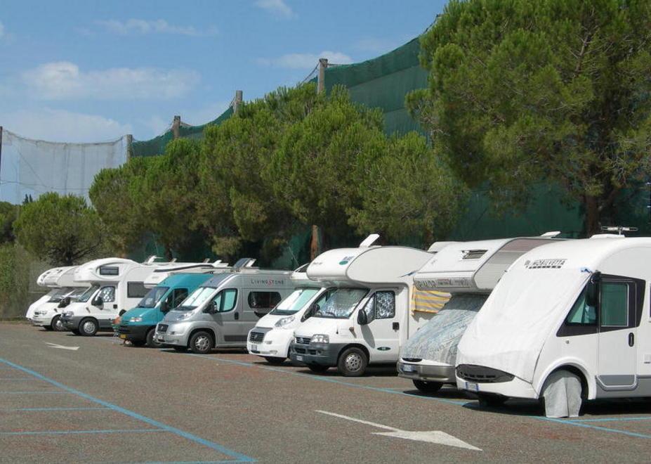 Turismo a quattro ruote, l’area di sosta non piace 