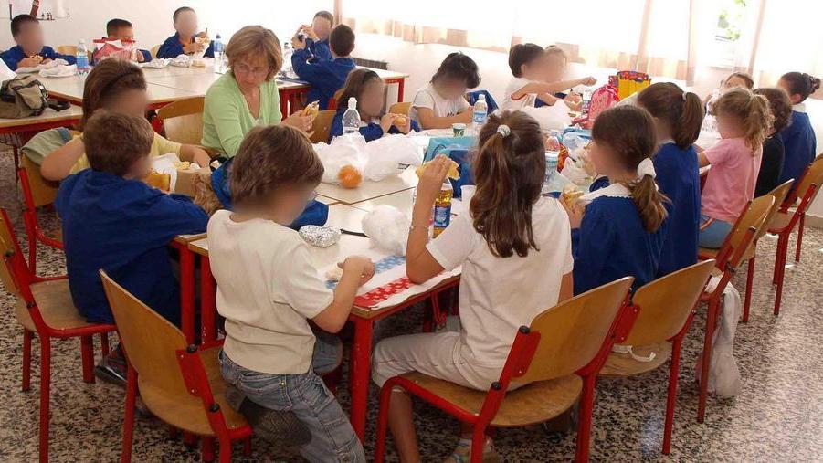 Mense scolastiche, non si cambia