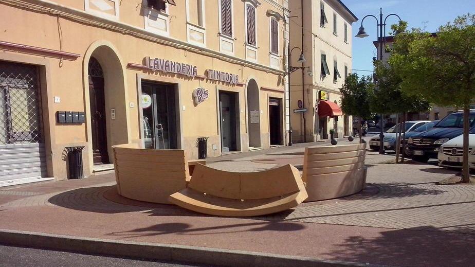Atti vandalici in piazza del Popolo
