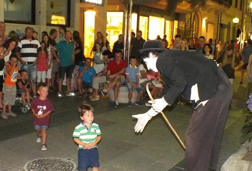 Musica, mercatini e auto d’epoca