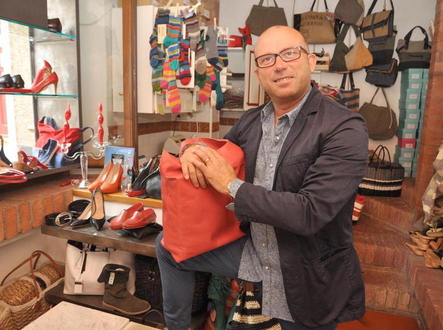 «E io torno a vendere le scarpe con mia moglie» 
