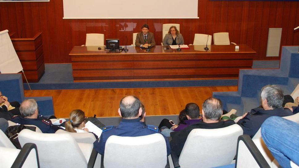 Guardie giurate a scuola dai poliziotti