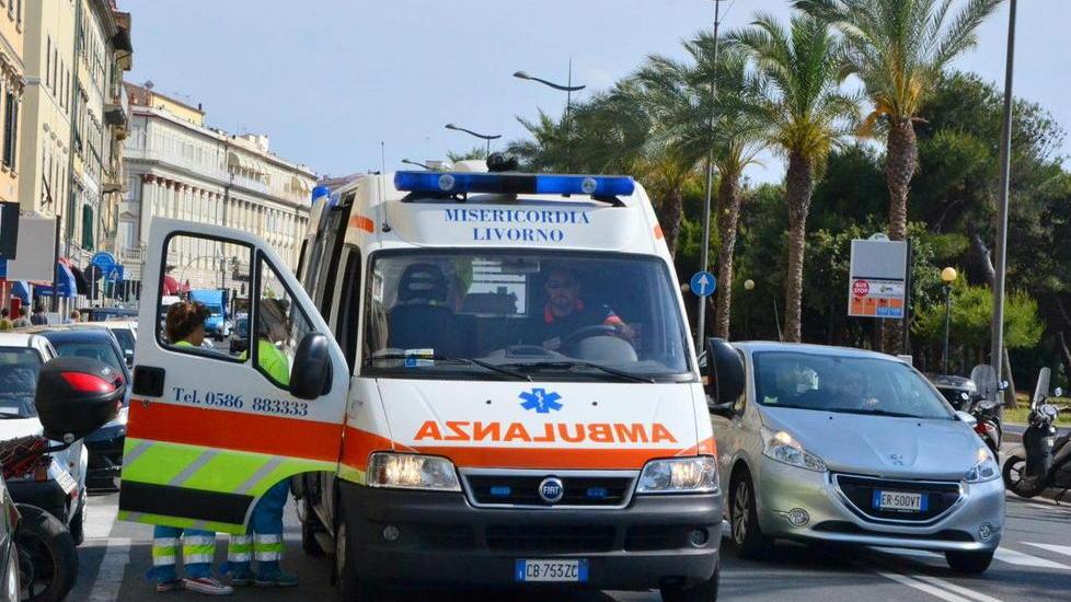 Investito sulle strisce, ferito 53enne