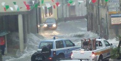 Una bomba d’acqua: strade e case allagate 