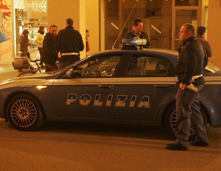 Ruba due bici e tenta la fuga denunciato dalla polizia