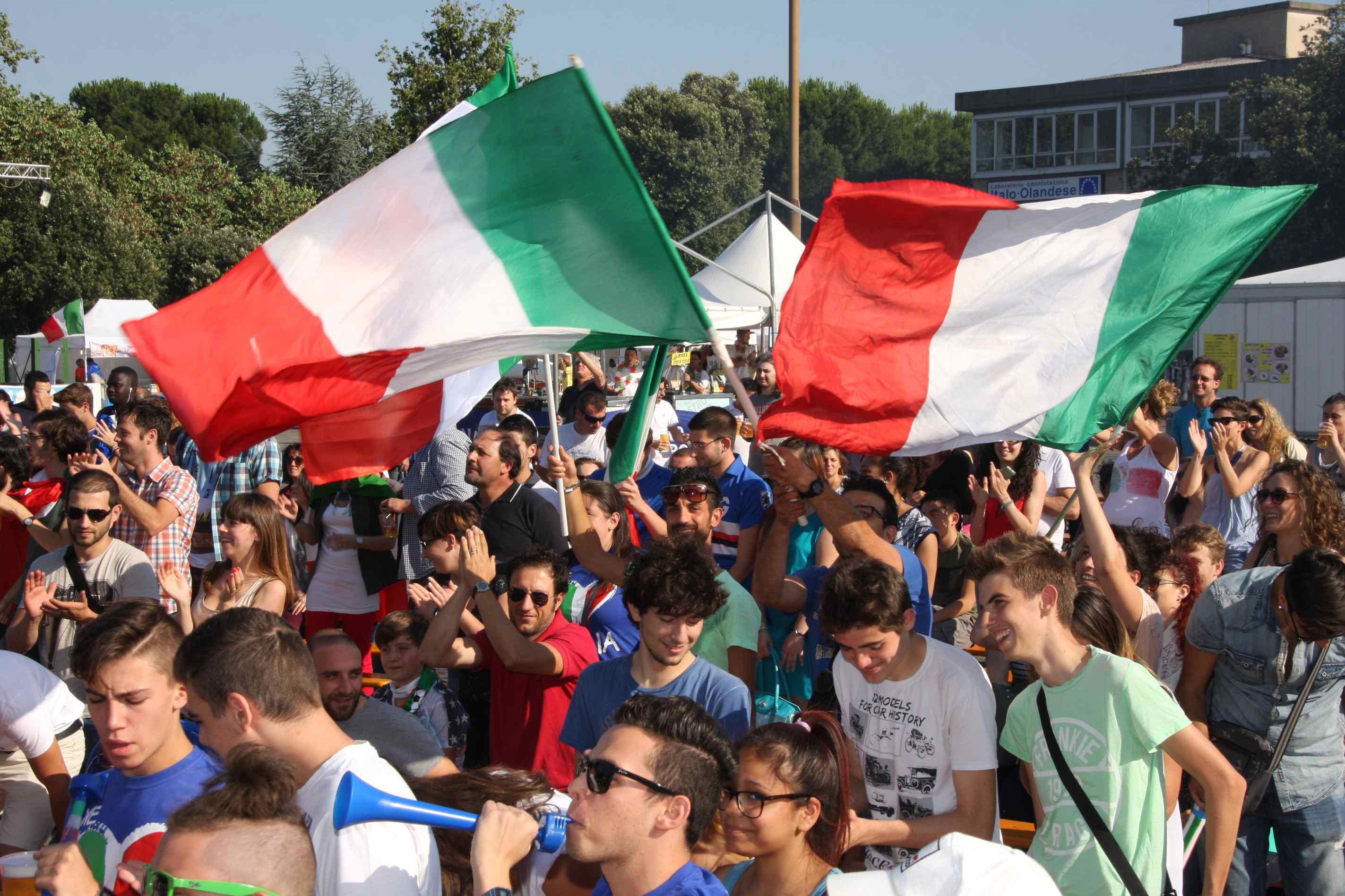Gioca la nazionale, maxi schermo e super grigliata 