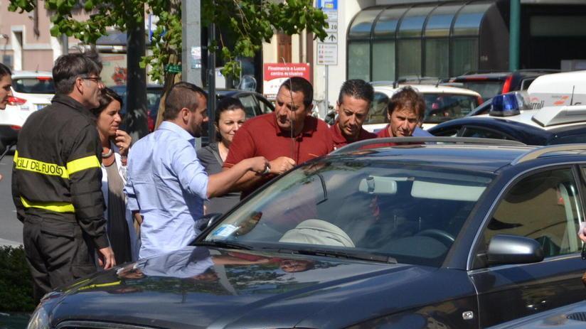 Bimbo di nove mesi gioca con le chiavi e si chiude dentro l’auto