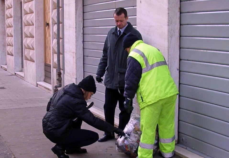 Abbandono di rifiuti una sanzione al giorno 