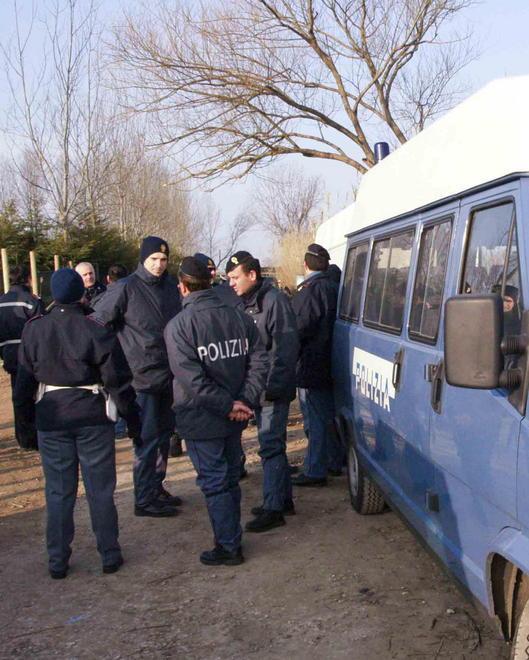 Allontanati venti Rom dopo il blitz della polizia 