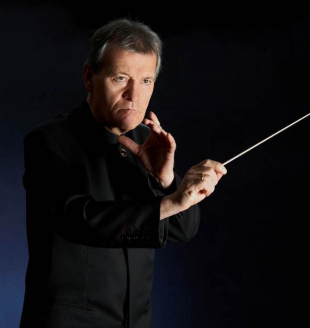 Hansjörg Schellenberger sul podio, tra Musorgskij e Ravel