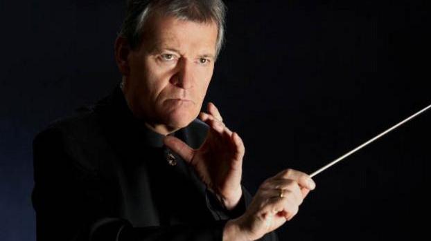 Hansjörg Schellenberger sul podio, tra Musorgskij e Ravel