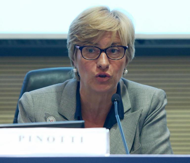 E il ministro Pinotti apre al dialogo «Ascoltiamo le esigenze locali»