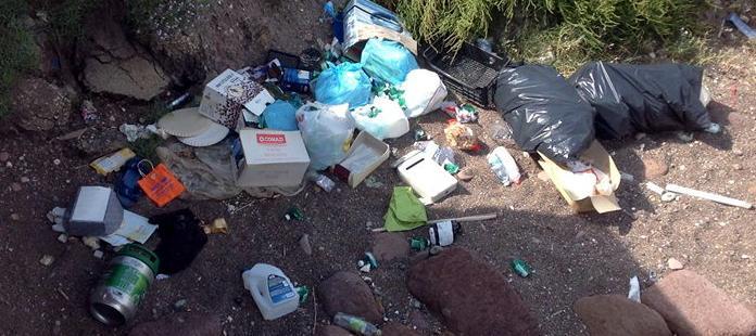 Discarica abusiva vicino alla spiaggia, intervento a Turas 