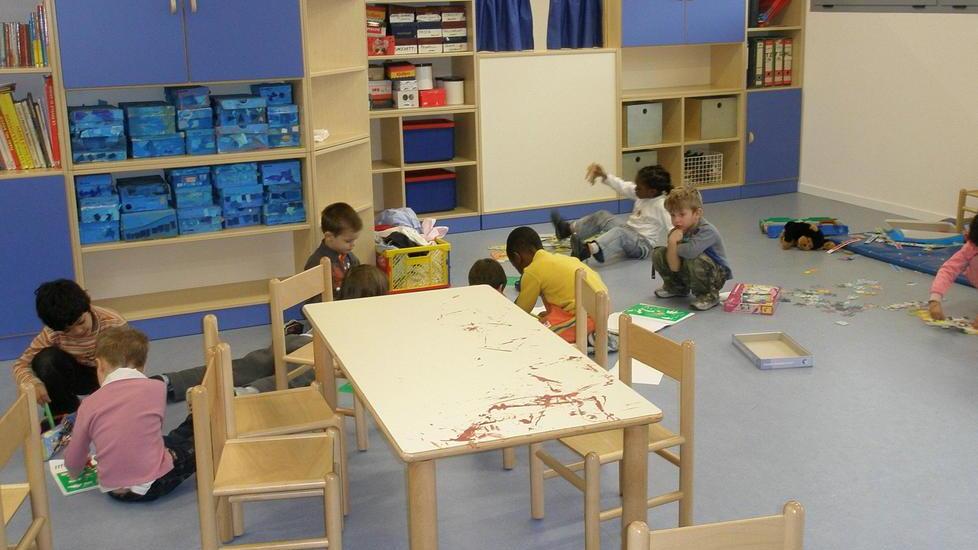Clandestino trovato a dormire in un letto della scuola d’infanzia Peter Pan: denunciato