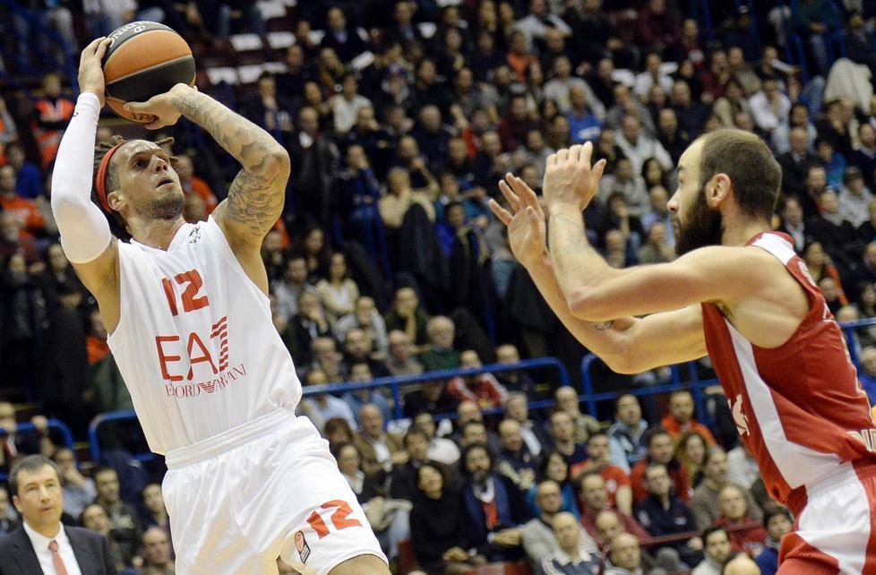 Siena è ancora viva, Milano va giù 