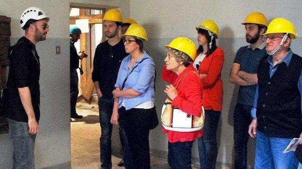 Cittadini emozionati nel rimettere piede dentro la loro chiesa