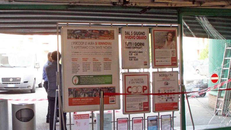 Furgone come ariete, bancomat sparito