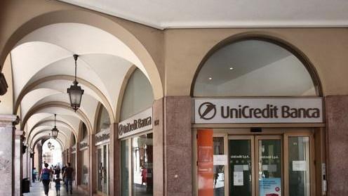 Unicredit lascia via Emilia centro