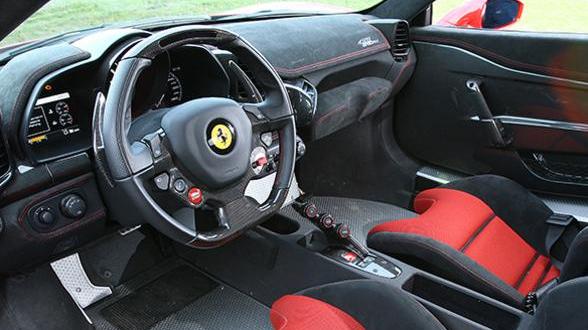 Ferrari 458 Speciale tra lusso e sportività con l’agilità del felino