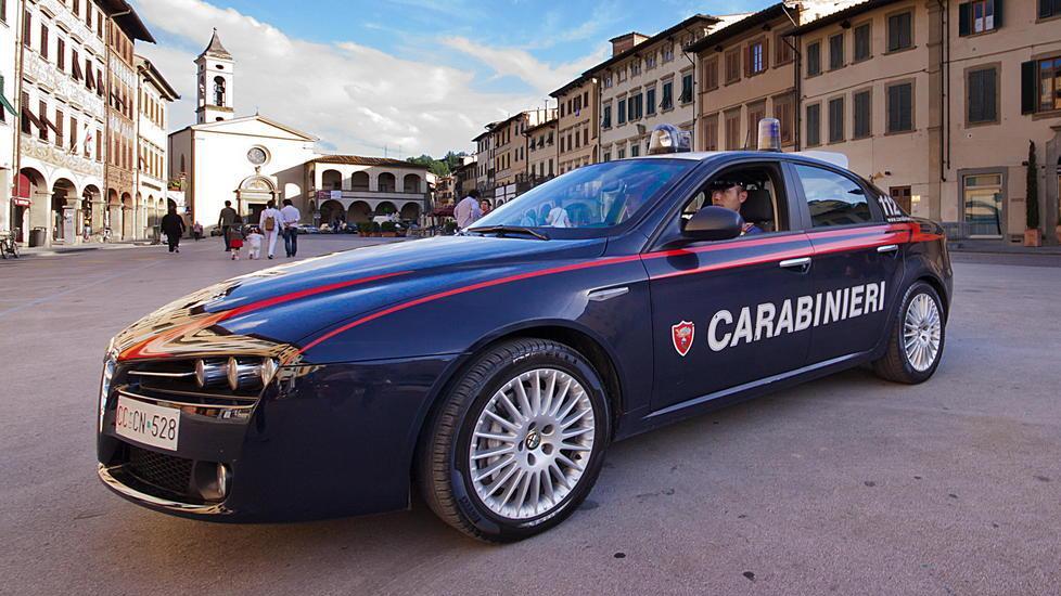 Pizzicata al volante senza patente, dà un nome falso