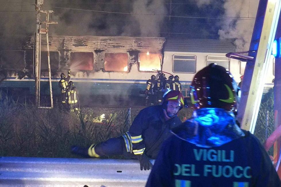 Treno in fiamme a Migliarino, probabile il guasto elettrico