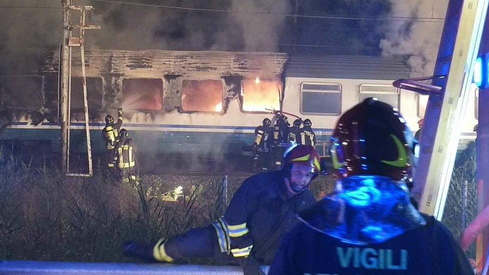 Treno in fiamme a Migliarino, probabile il guasto elettrico