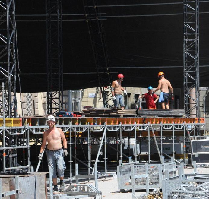 Lunedì via ai lavori per il palco del Summer 