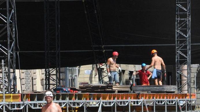 Lunedì via ai lavori per il palco del Summer