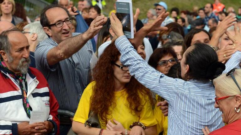 La veggente di Medjugorie riempie di fedeli Sestola - FOTO - VIDEO